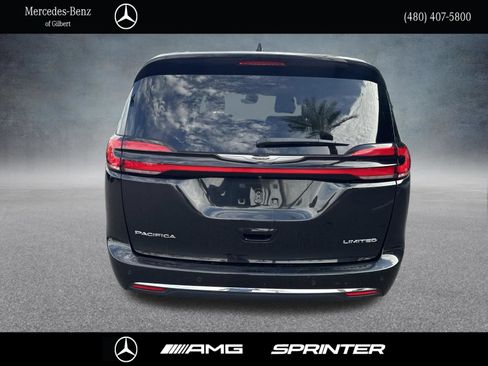Used 2023 Chrysler Pacifica Limited FWD image 4
