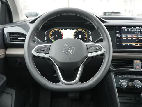 Used 2022 Volkswagen Taos SEL image 14