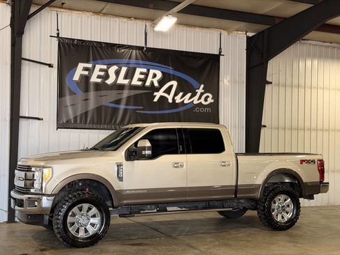 Used 2017 Ford F250 Lariat w/ Lariat Ultimate Package AWD/4WD image 34