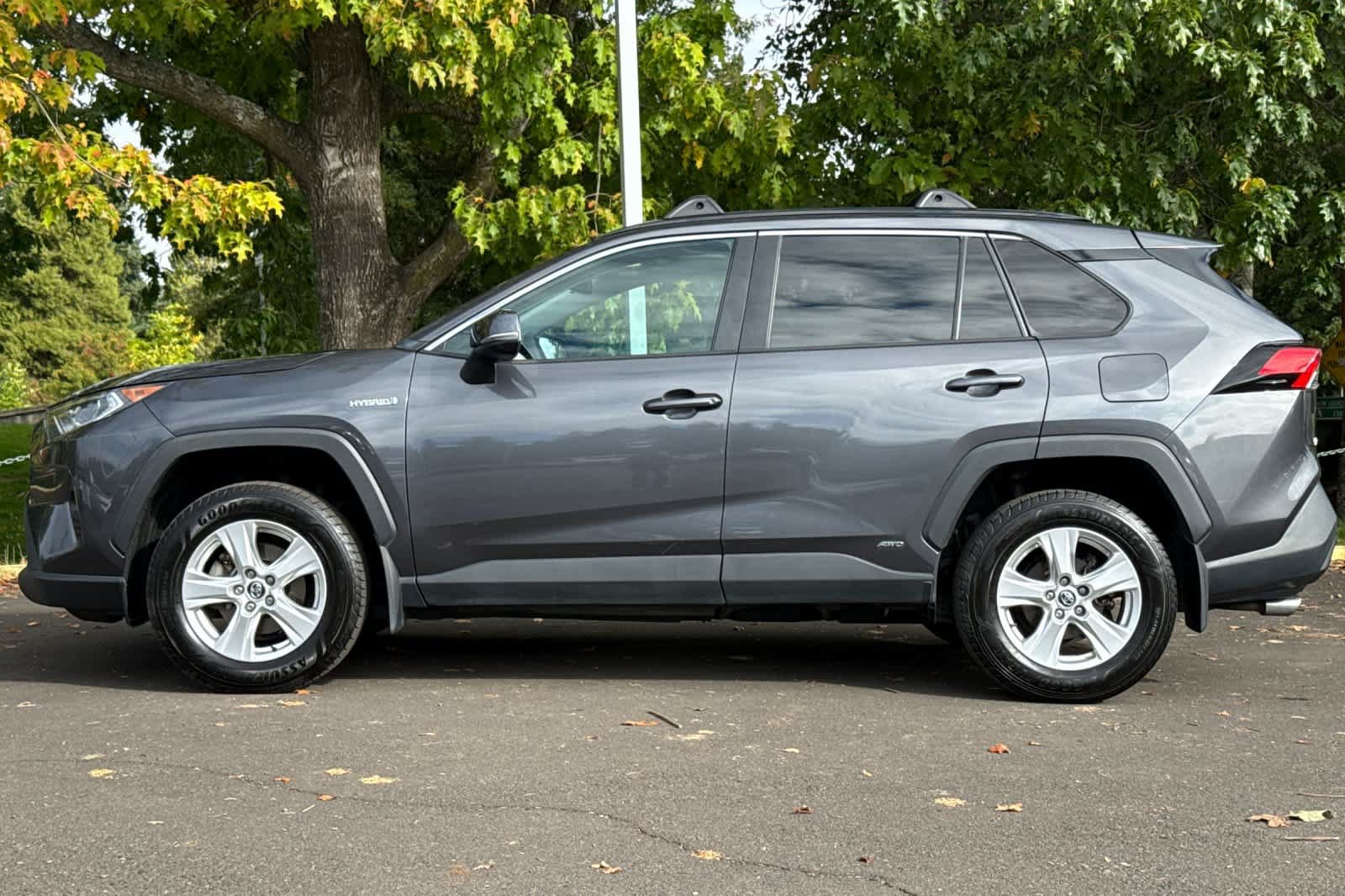 Used 2020 Toyota RAV4 XLE w/ Convenience Package AWD/4WD image 5