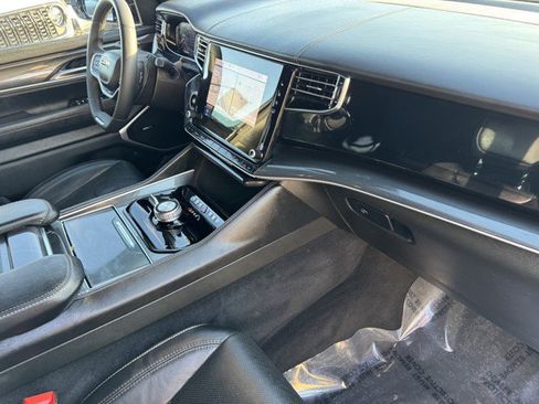 Used 2023 Jeep Wagoneer L 4WD image 6