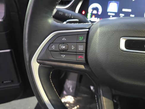 Used 2022 Jeep Grand Cherokee Limited image 23