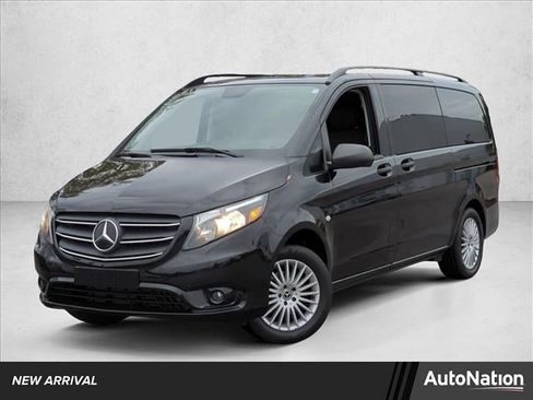 Used 2022 Mercedes-Benz Metris Passenger image 1