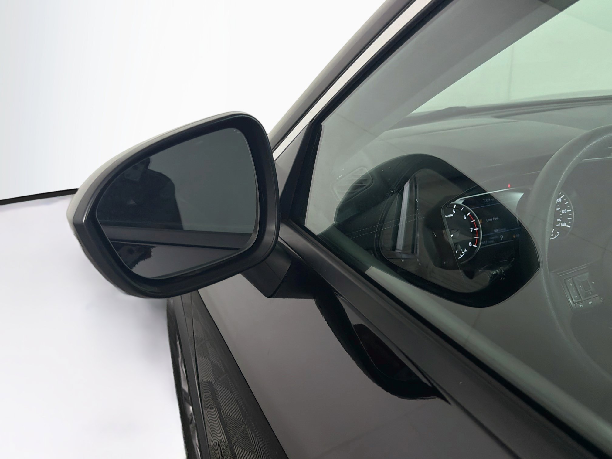 Used 2024 Nissan Rogue S FWD image 16