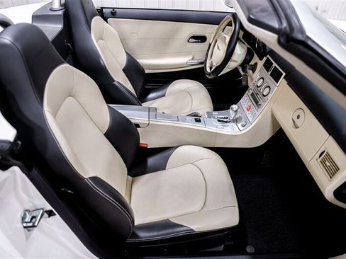 Used 2005 Chrysler Crossfire Limited RWD image 16