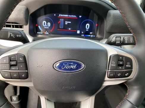 Used 2026 Ford Explorer Active AWD/4WD image 18