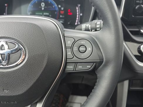 Certified 2023 Toyota Corolla Cross XLE image 25