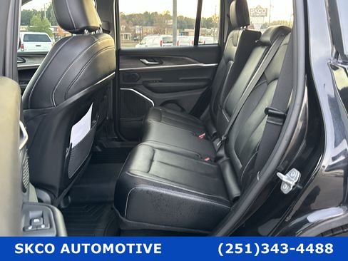 Used 2022 Jeep Grand Cherokee Limited image 14