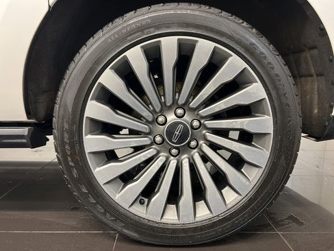 Used 2018 Lincoln Navigator L Reserve w/ Technology Package image 8