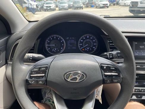 Used 2020 Hyundai Elantra SE FWD image 17