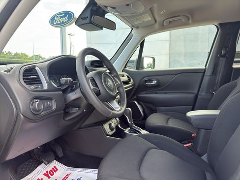 Used 2023 Jeep Renegade Latitude AWD/4WD image 12