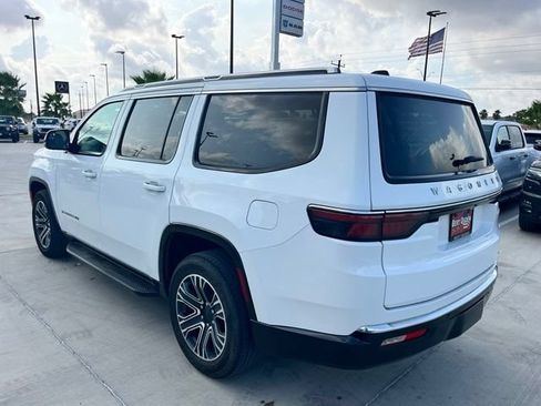 Used 2024 Jeep Wagoneer Series II w/ Flexible Seating Group RWD image 4