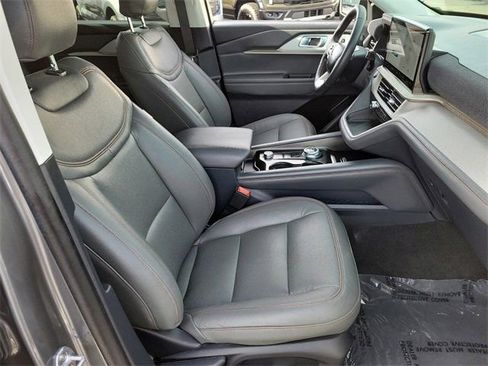 Used 2025 Ford Explorer Active image 15