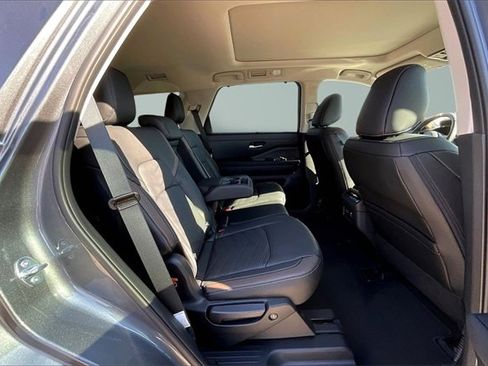 New 2025 Nissan Pathfinder Platinum w/ Cargo Package image 10
