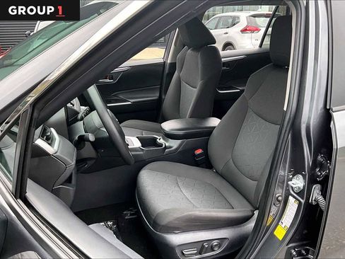 Used 2023 Toyota RAV4 XLE image 8