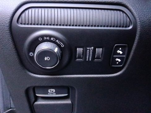 Used 2022 Jeep Wagoneer Series III w/ Premium Group I image 17