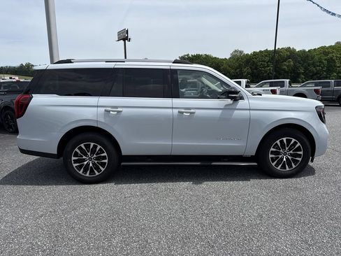 Used 2025 Ford Expedition Platinum AWD/4WD image 8