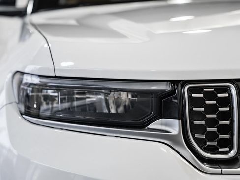 Certified 2024 Jeep Grand Cherokee Summit AWD/4WD image 17