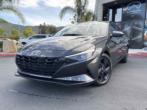 Used 2022 Hyundai Elantra SEL image 2