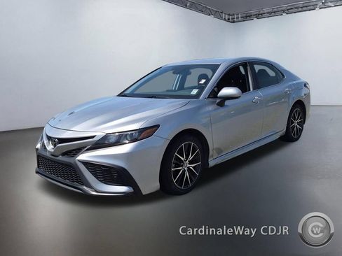 Used 2024 Toyota Camry SE FWD image 7