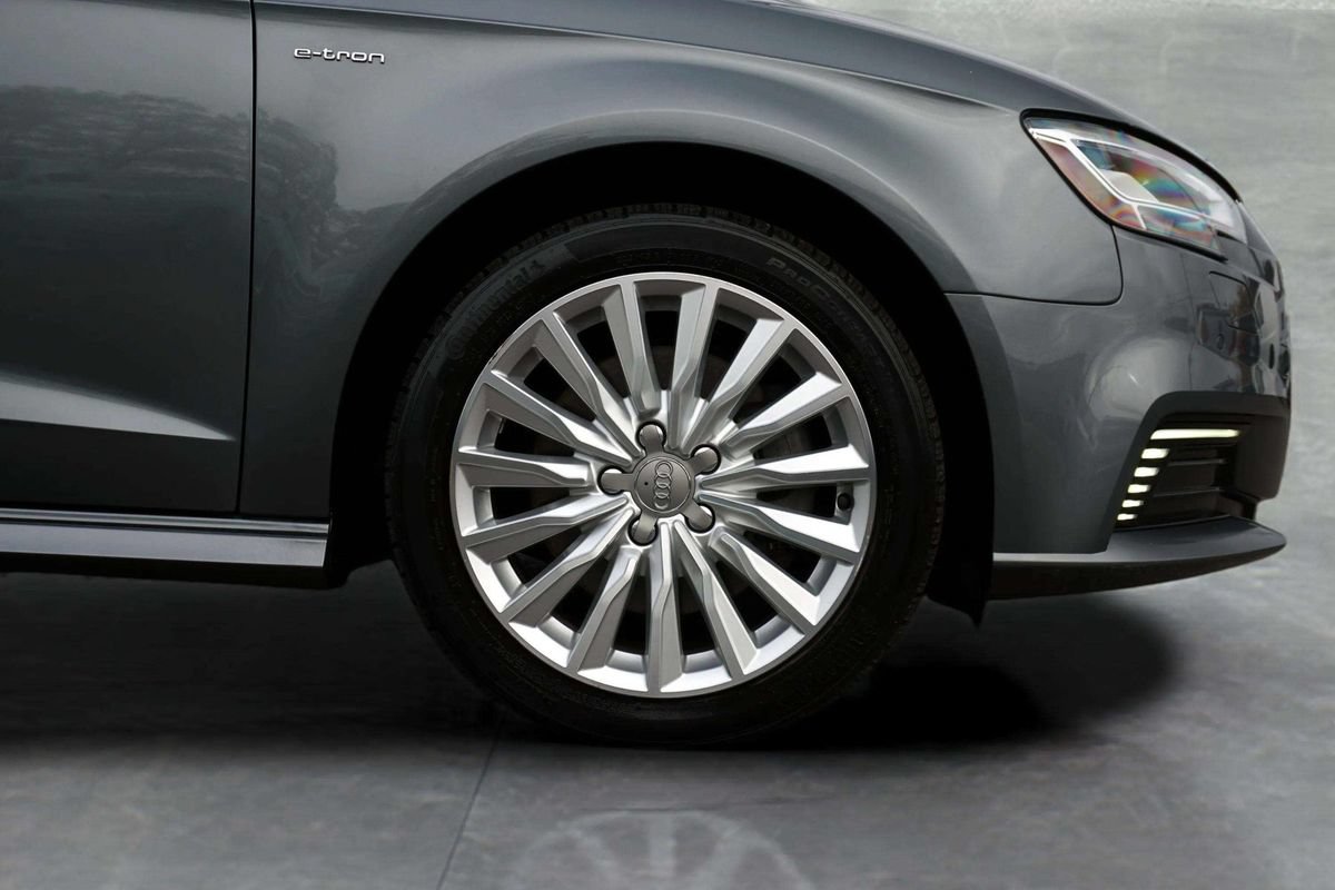Used 2017 Audi A3 e-tron Prestige FWD image 9