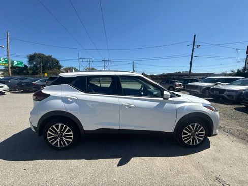 Used 2024 Nissan Kicks SV FWD image 5