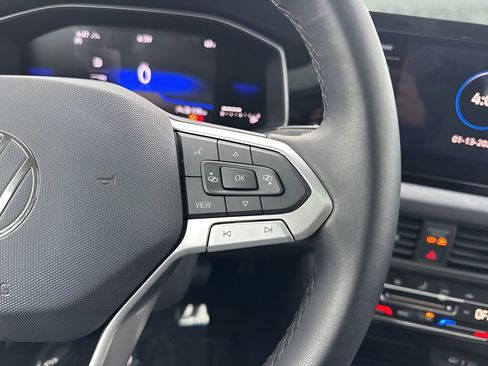 Used 2025 Volkswagen Jetta SE image 16