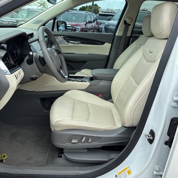Used 2022 Cadillac XT6 Premium Luxury FWD image 5