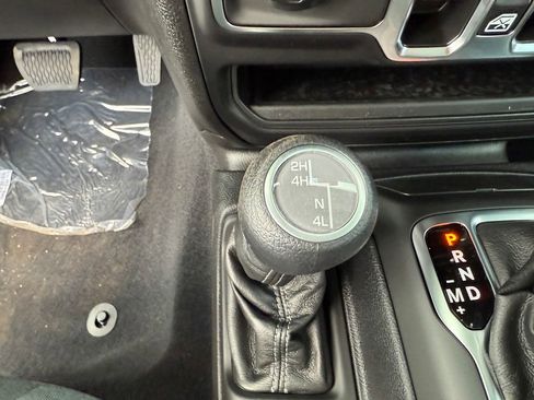 New 2025 Jeep Gladiator Sport image 28