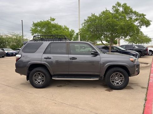 Used 2020 Toyota 4Runner Venture w/ Moonroof Package image 4