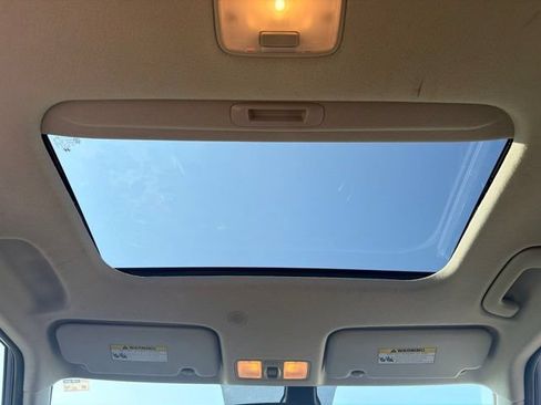 Used 2025 Hyundai Venue SEL FWD image 16