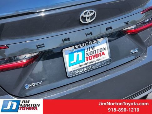 Used 2025 Toyota Camry SE image 11