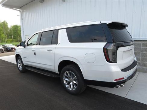 New 2025 Chevrolet Suburban Premier w/ Sun And Tow Package image 10