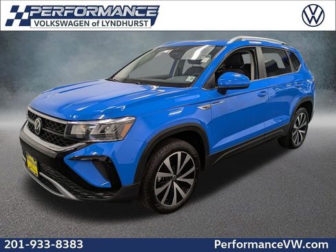 Used 2022 Volkswagen Taos SE image 1