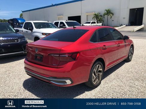 Used 2023 Volkswagen Jetta SEL FWD image 3