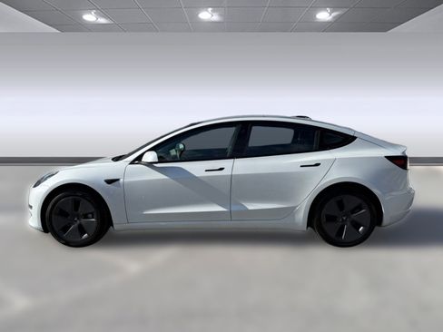 Used 2023 Tesla Model 3 Standard Range image 2