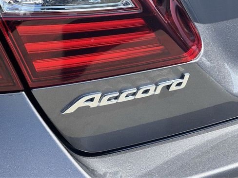 Used 2017 Honda Accord EX-L image 32