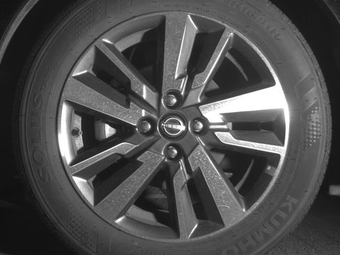 Used 2025 Nissan Versa SV image 12