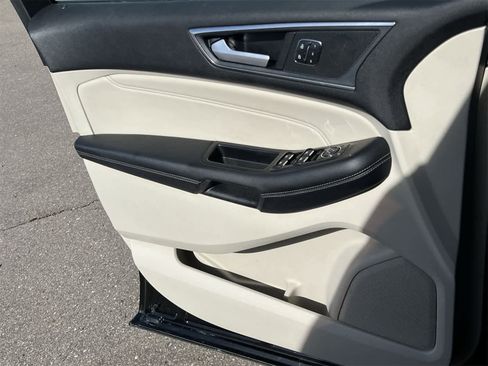 Used 2018 Ford Edge Titanium w/ Canadian Touring Package image 30