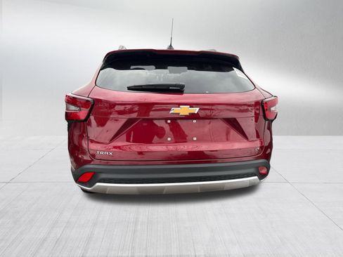 Used 2025 Chevrolet Trax LT w/ LT Convenience Package image 5