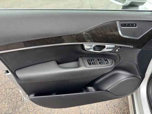 Used 2018 Volvo XC90 T5 Momentum w/ Convenience Package image 11