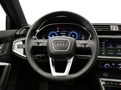 Used 2025 Audi Q3 2.0T Premium w/ Convenience Package image 21