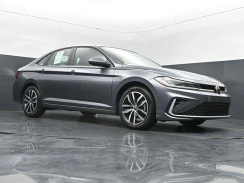 Used 2026 Volkswagen Jetta SE FWD image 40