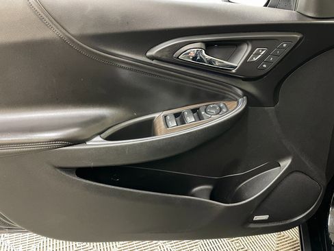 Used 2018 Chevrolet Malibu Premier w/ Premier Sun and Wheel Package image 24