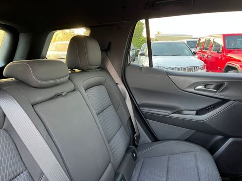 Used 2025 Chevrolet Equinox LT image 38