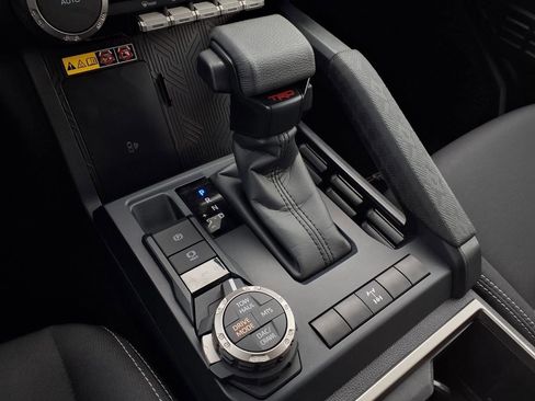 Used 2025 Toyota Tacoma TRD Off-Road w/ TRD Off Road Upgrade Package image 18