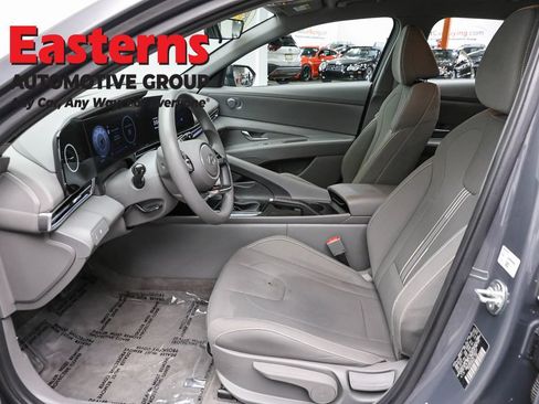 Used 2024 Hyundai Elantra SEL FWD image 13