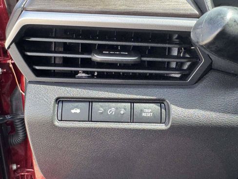 Used 2024 Nissan Altima 2.5 SV FWD image 22
