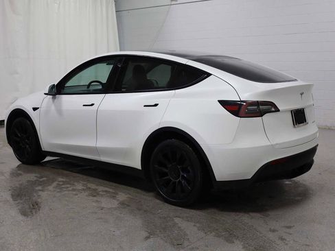 Used 2020 Tesla Model Y Long Range image 3