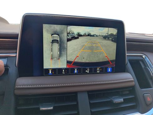 Used 2023 Chevrolet Suburban High Country image 31